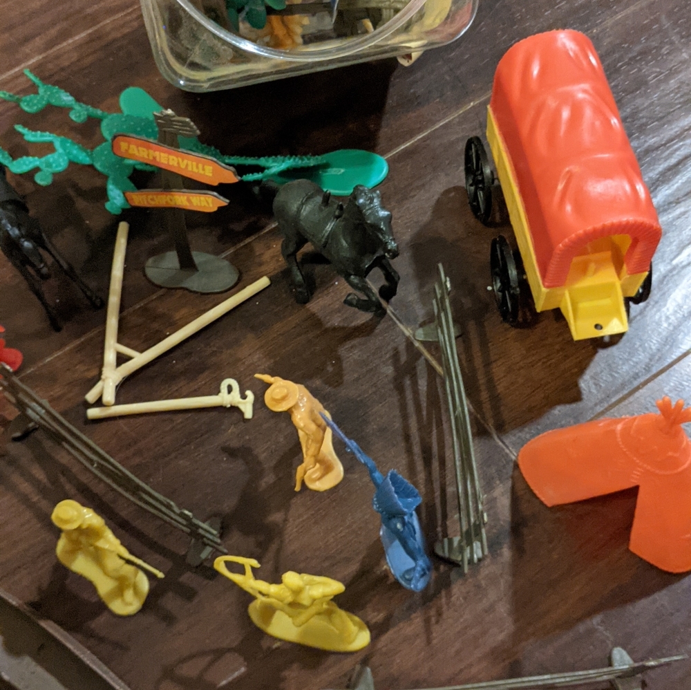 Cowboy pretend playset